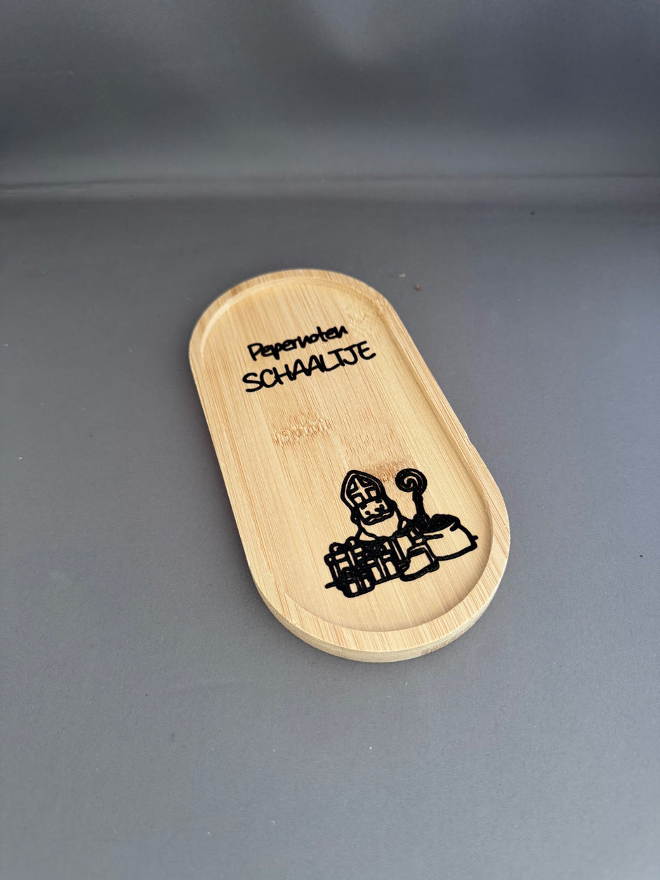 Bamboe pepernoten schaaltje met Sinterklaas gravure, 17x9 cm – duurzaam serveerplateau voor strooigoed en kruidnoten