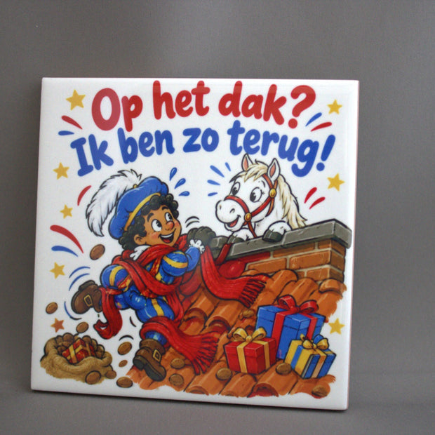 Keramisch Sinterklaas tegeltje Op Het Dak Ik Ben Zo Terug, 10,8x10,8 cm – grappig schoencadeautje of pakjesavond cadeau

