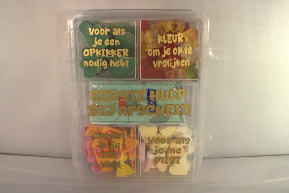 Afscheidscadeau collega snoepbox met tekst Eerste Hulp Bij Afscheid EHBA - leuk afscheidsgeschenk