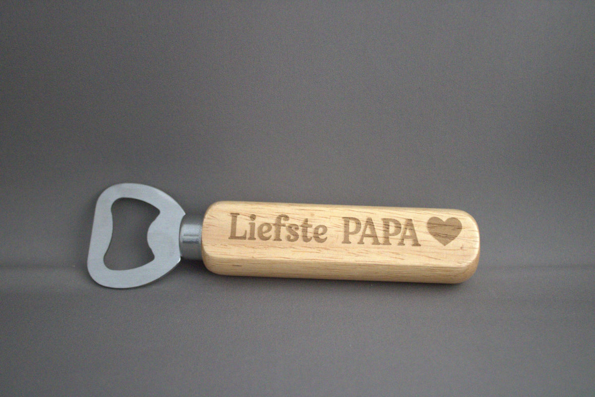 Houten bieropener flesopener met gravure Liefste Papa – lief cadeau voor papa op Vaderdag of verjaardag