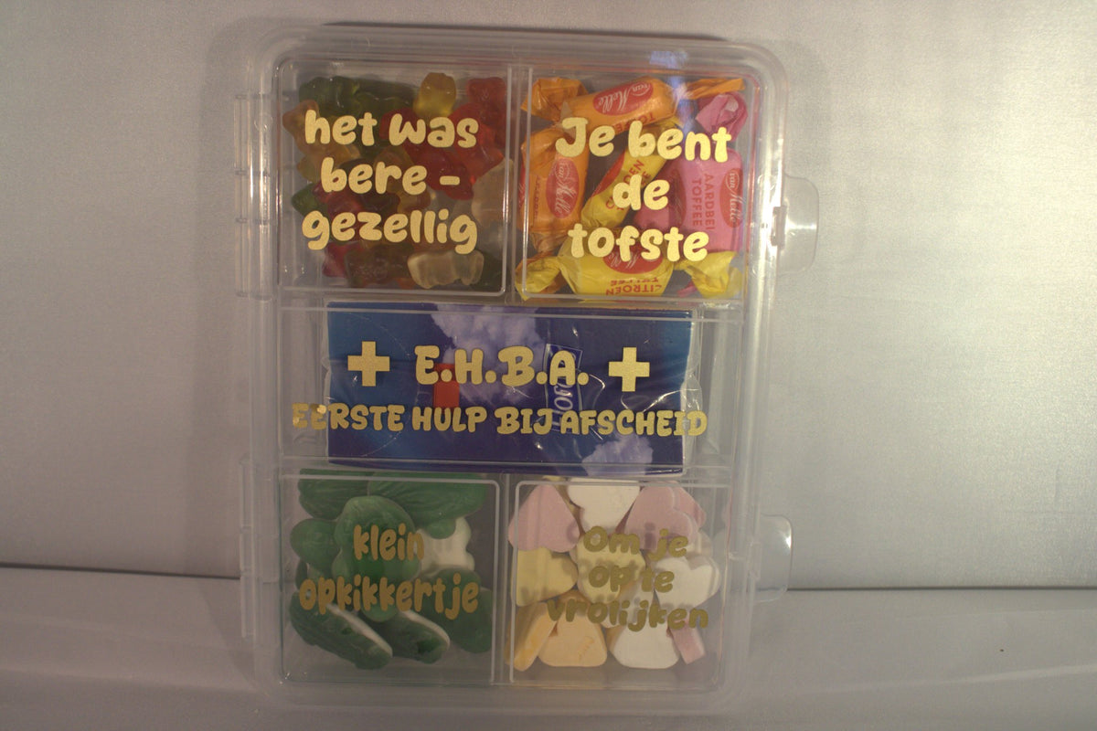 Afscheidscadeau collega snoepbox met tekst Eerste Hulp Bij Afscheid EHBA - leuk afscheidsgeschenk
