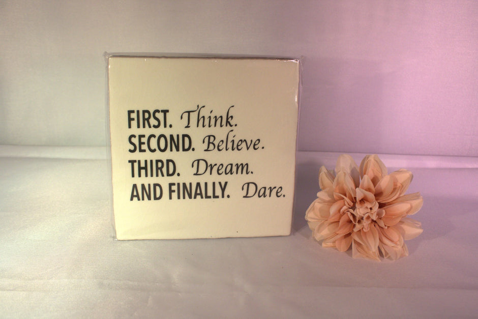 Keramisch tegeltje 'First. Think. Second. Believe. Third. Dream. And finally. Dare.' – inspirerend motivatie cadeau