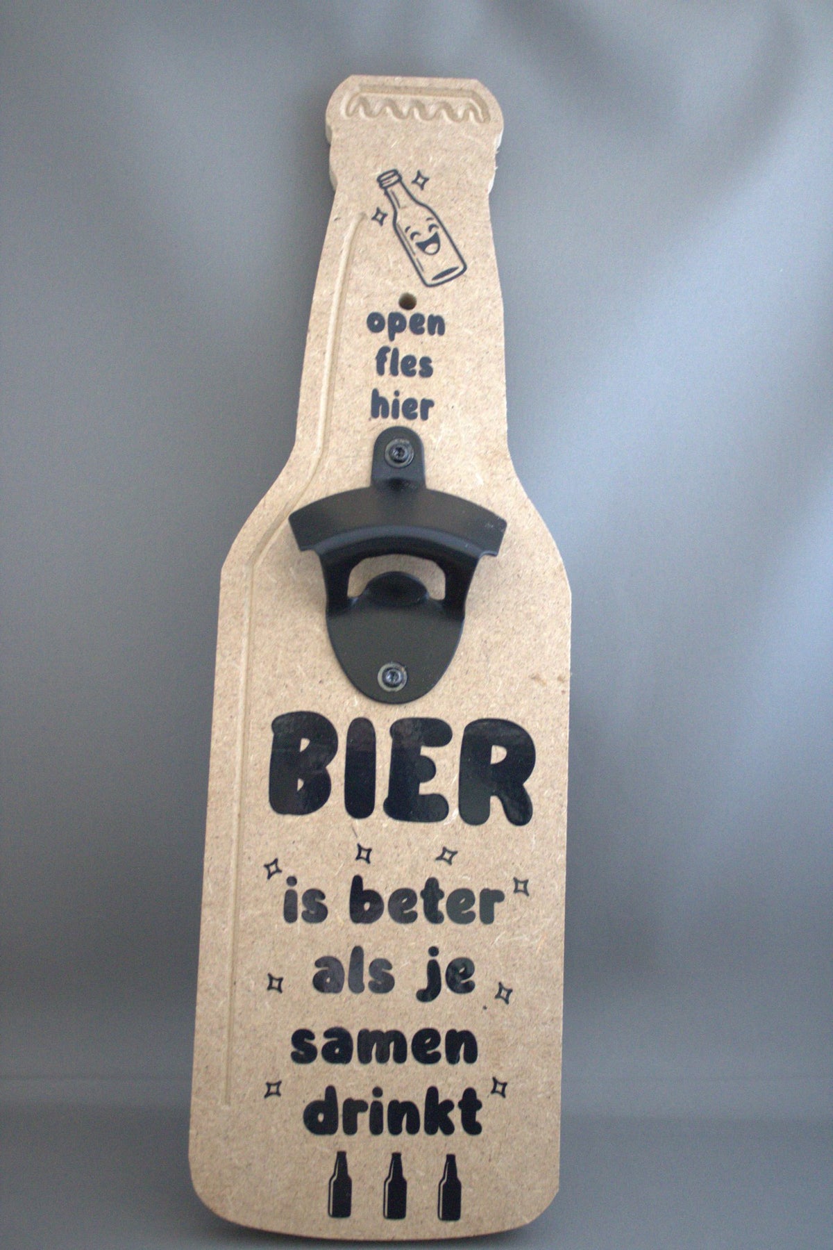 Houten flesopener in flesvorm met leuke tekst – origineel cadeau voor bierliefhebbers en de mancave

