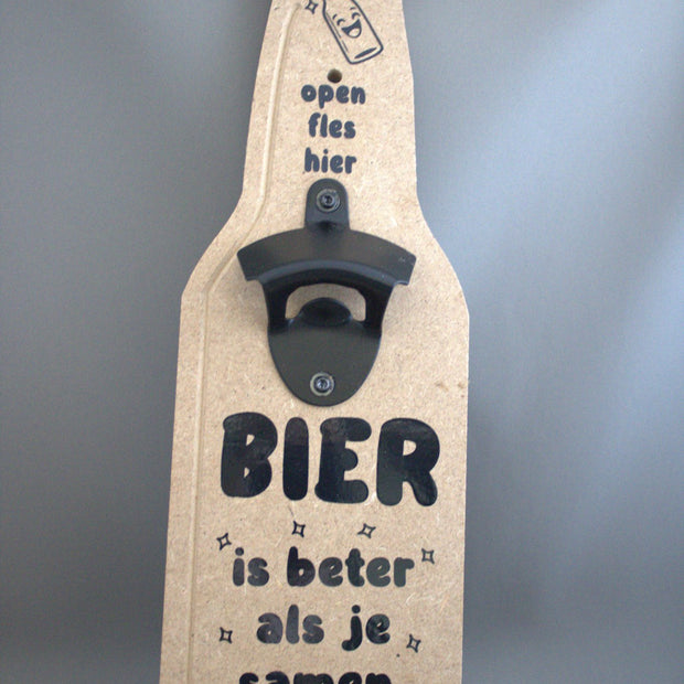 Houten flesopener in flesvorm met leuke tekst – origineel cadeau voor bierliefhebbers en de mancave

