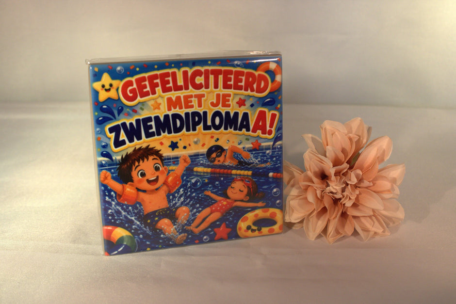 Keramisch tegeltje cadeau zwemdiploma A met tekst Hoera geslaagd - leuk cadeau voor zwemdiploma