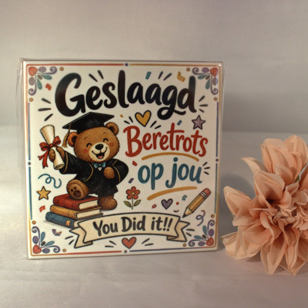 Keramisch tegeltje cadeau geslaagd met tekst Berentrots op jou You did it - leuk diploma cadeau