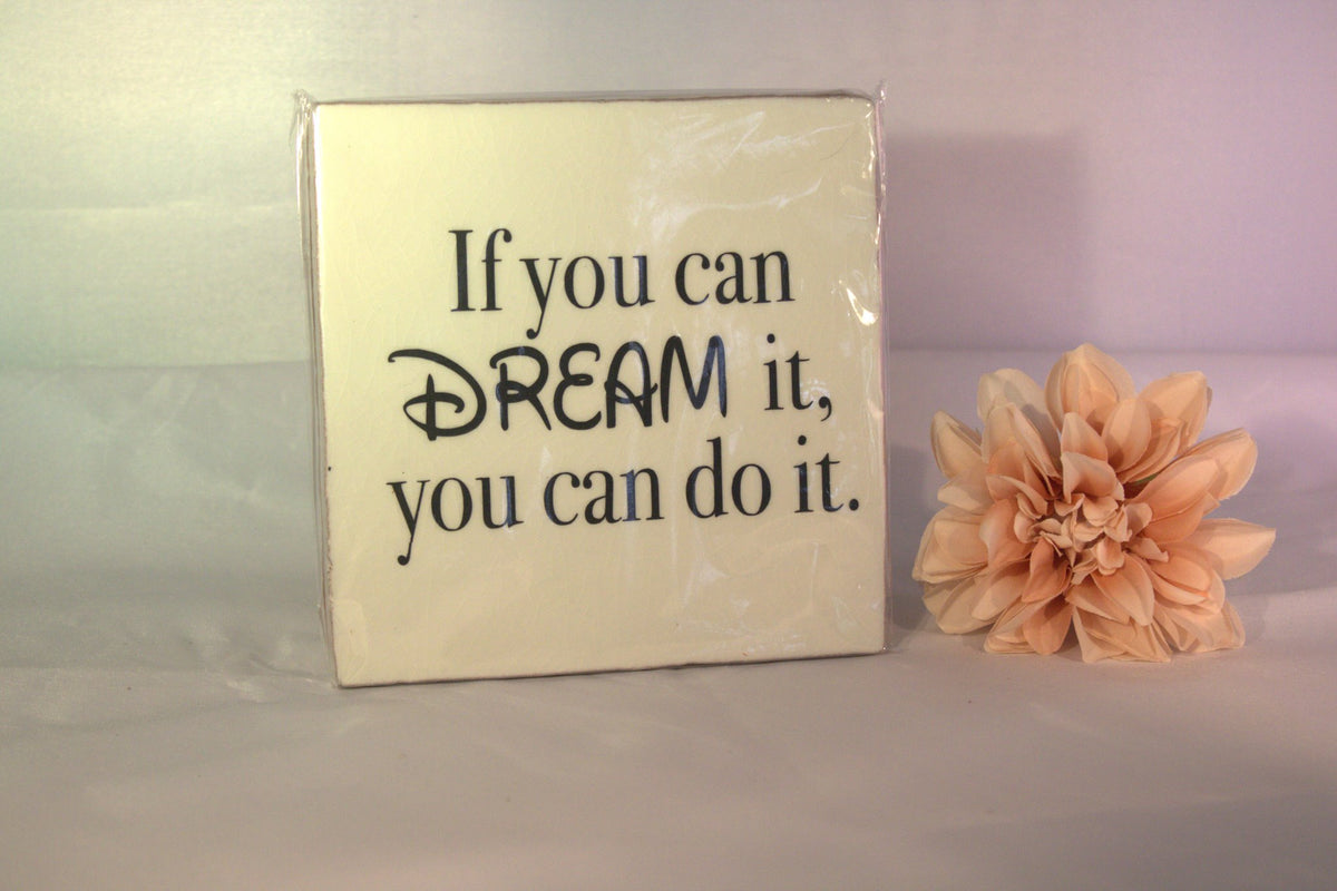 Keramisch tegeltje 'If you can dream it, you can do it' met Disney-stijl typografie – inspirerend motivatie cadeau