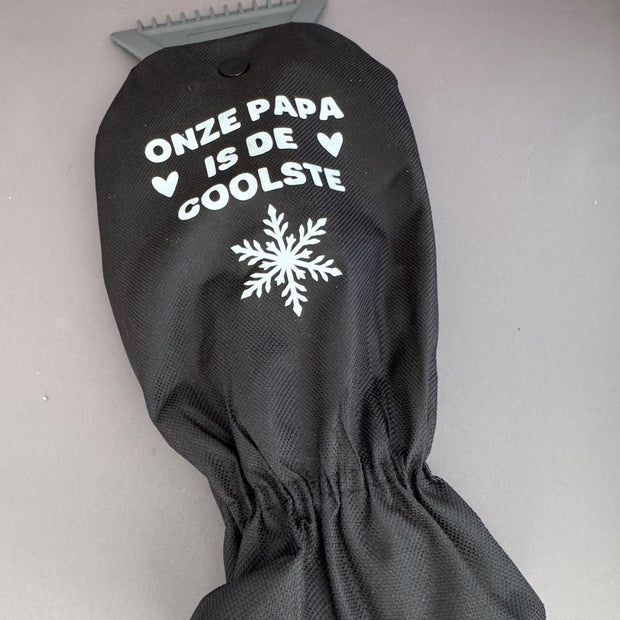 Vul Handschoen ijskrabber met tekst 'Onze Papa is de Coolste' – grappig en praktisch cadeau voor papa van Shop V-Ric
