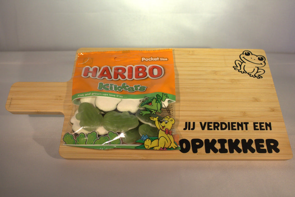 Beterschap cadeau serveerplank met tekst Jij verdient een opkikker - leuk beterschap cadeau