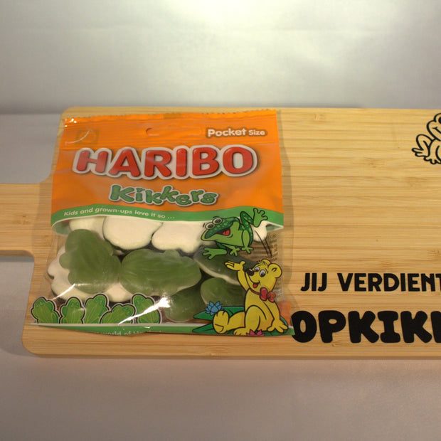 Beterschap cadeau serveerplank met tekst Jij verdient een opkikker - leuk beterschap cadeau