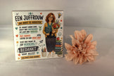 Keramisch tegeltje Een Juffrouw Om Nooit Te Vergeten met illustratie vrouwelijke juf bloemen en boeken en tekst Bedankt Voor Alles – afscheidscadeau juf

