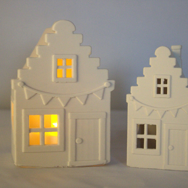 Kerst decoratie houten huisjes met LED verlichting - set van 2 - sfeervolle kerstdecoratie