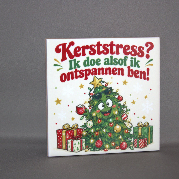 Keramisch kersttegeltje Ik Doe Alsof Ik Ontspannen Ben, 10,8x10,8 cm – grappig kerstcadeau voor kerststress