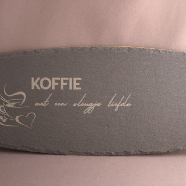 Leisteen koffieplankje met tekst Koffie met een Vleugje Liefde – sfeervol serveerplankje als cadeau voor koffieliefhebbers