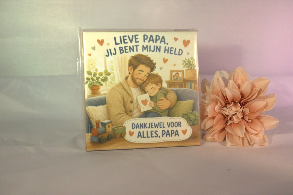 Keramisch tegeltje 'Lieve papa, jij bent mijn held – dankjewel voor alles' met warme vader-zoon illustratie – origineel vaderdag cadeau