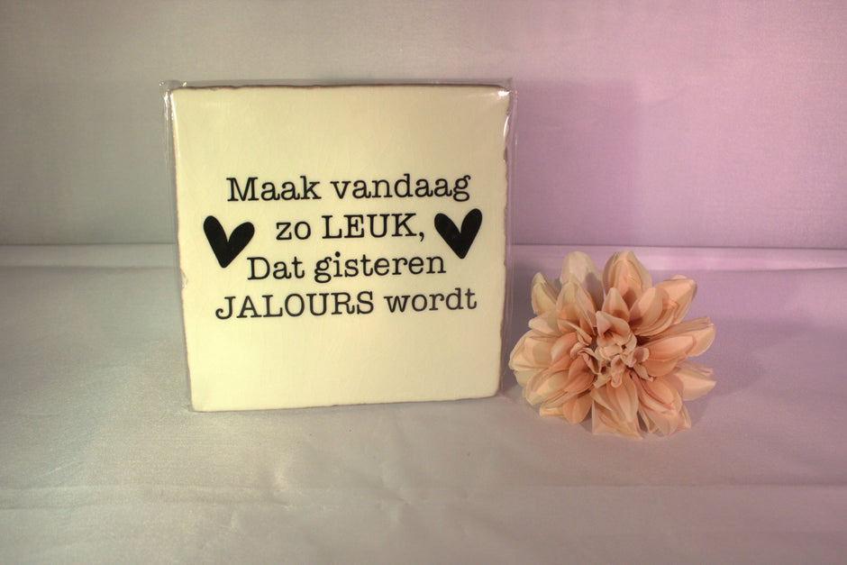 "Keramisch tegeltje 'Maak vandaag zo leuk, dat gisteren jalours wordt' met hartjes – inspirerend positief cadeau