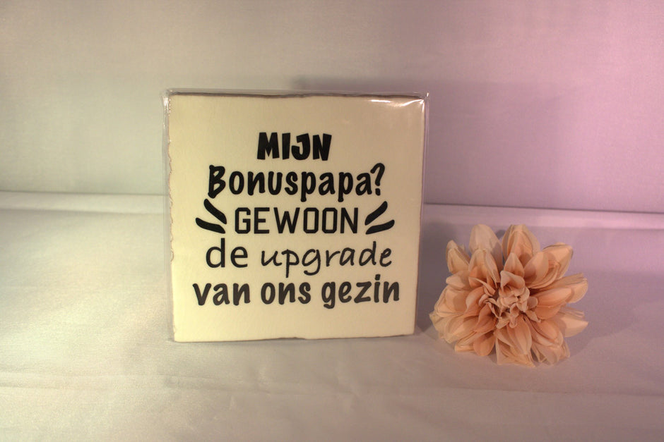 Keramisch tegeltje 'Mijn bonuspapa? Gewoon de upgrade van ons gezin' – uniek liefdevol cadeau voor stiefvader