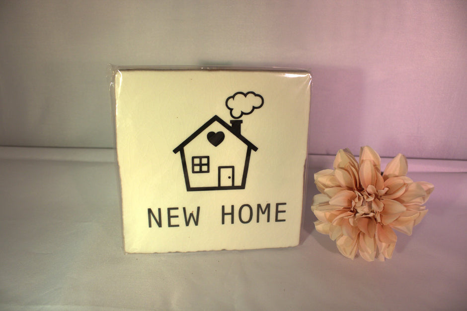 Keramisch tegeltje met tekst New Home - housewarming cadeau