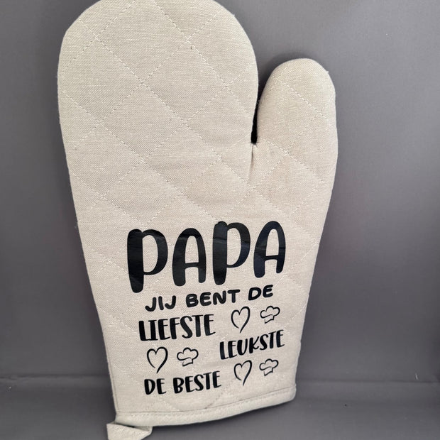 Taupe ovenwant met zwarte tekst 'Papa Jij Bent de Liefste' – persoonlijk vaderdagcadeau van Shop V-Ric
