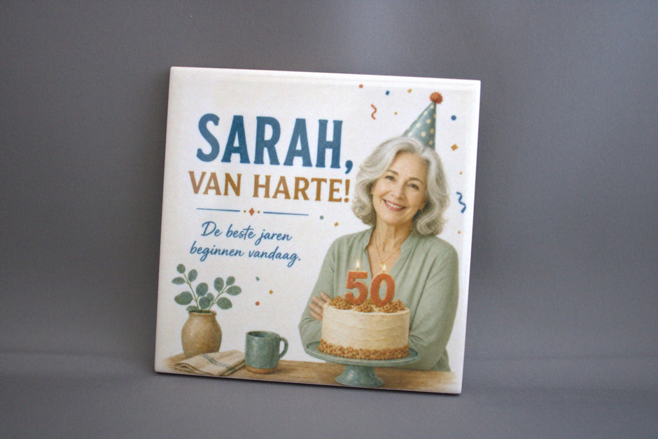 Keramisch tegeltje Sarah 50 jaar De Beste Jaren Beginnen Vandaag, 10,8x10,8 cm – origineel verjaardagscadeau

