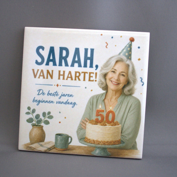 Keramisch tegeltje Sarah 50 jaar De Beste Jaren Beginnen Vandaag, 10,8x10,8 cm – origineel verjaardagscadeau

