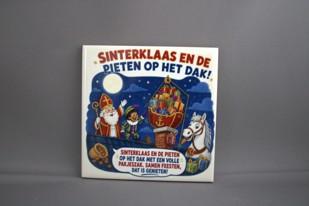 Keramisch tegeltje Sinterklaas en de Pieten op het dak met Amerigo en volle pakjeszak bij maanlicht – Sinterklaas cadeau decoratie

