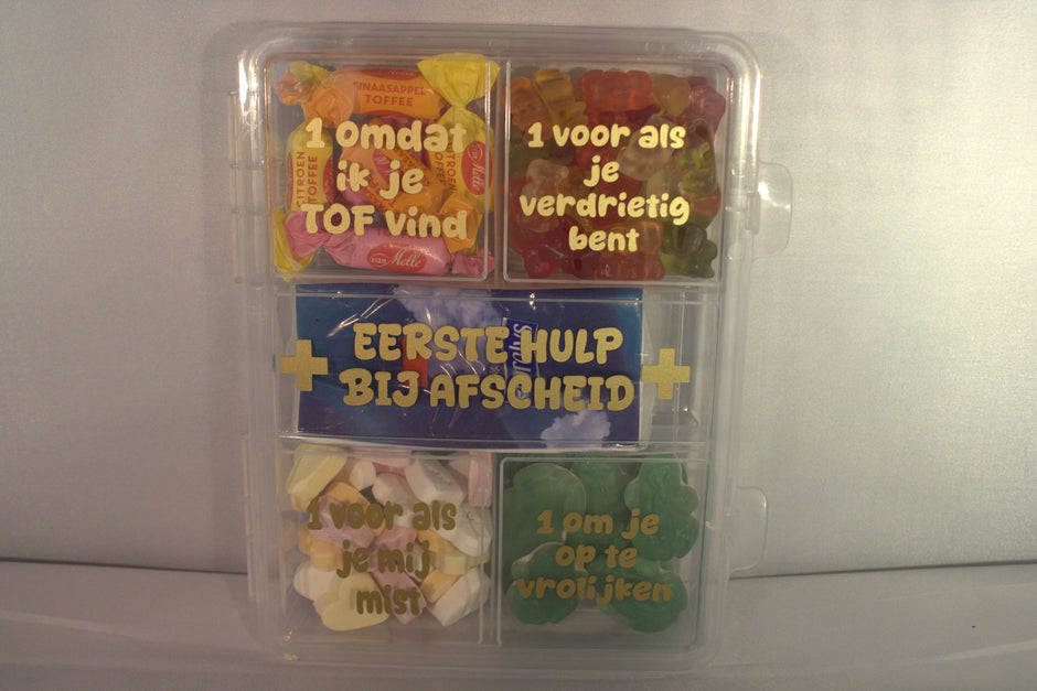 Afscheidscadeau collega snoepbox met tekst Eerste Hulp Bij Afscheid EHBA - leuk afscheidsgeschenk