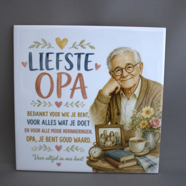 Keramisch tegeltje Liefste Opa Je Bent Goud Waard met illustratie van opa bloemen en familiefoto – cadeau opa verjaardag of Vaderdag

