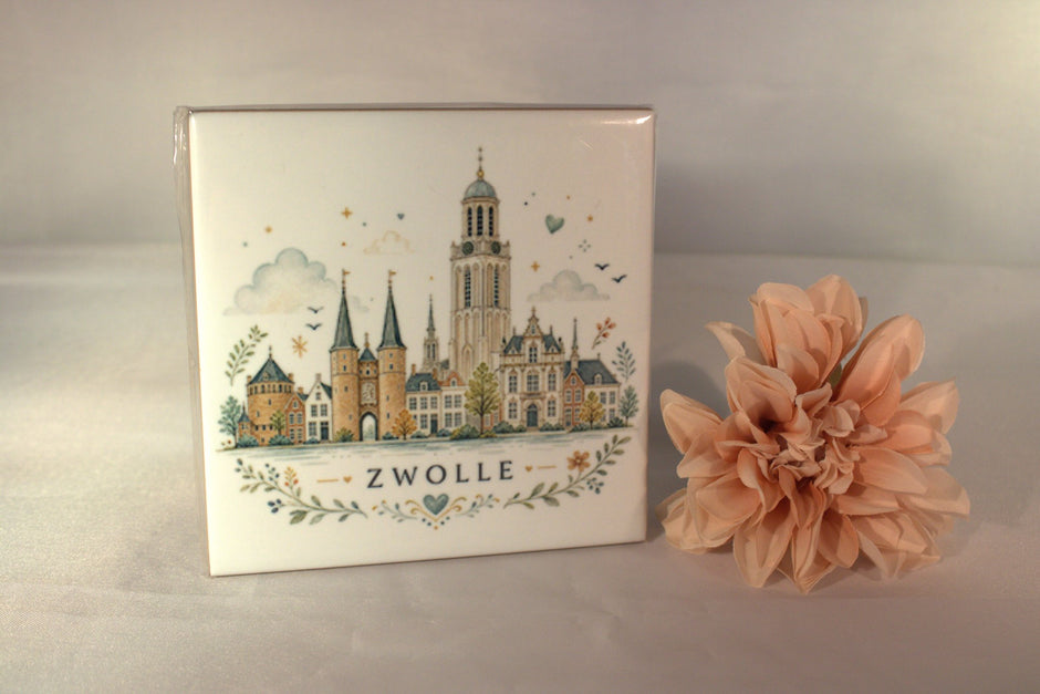 Keramisch tegeltje skyline Zwolle aquarel met Peperbus toren Sassenpoort en historische gebouwen – cadeau uit Zwolle woondecoratie

