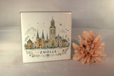 Keramisch tegeltje skyline Zwolle aquarel met Peperbus toren Sassenpoort en historische gebouwen – cadeau uit Zwolle woondecoratie

