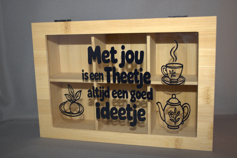 Houten theedoos met gravure Met Jou Is Een Theetje Altijd Een Goed Ideetje – sfeervol cadeau voor theeliefhebbers

