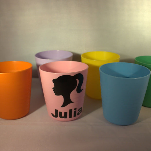 Kleurrijke traktatiebekers met gepersonaliseerde Prinses beker met naam Julia in roze – uitdeelbeker meisje verjaardag opvang
