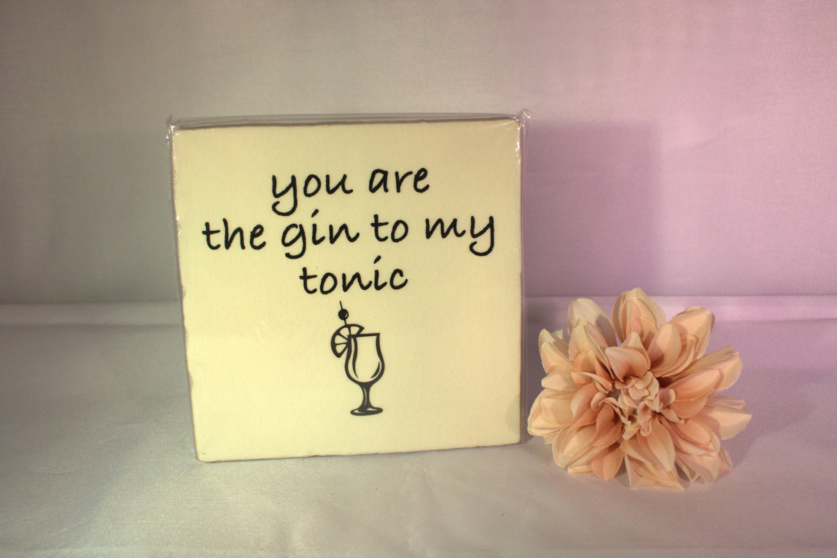 Keramisch tegeltje 'You are the gin to my tonic' met gin-tonic glas illustratie – grappig cadeau voor drankliefhebbers en vrienden